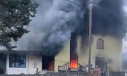 Akşam namazı öncesi cami alev alev yandı