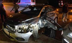 İki otomobil çarpıştı: 4 yaralı