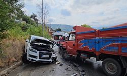 Kamyonet ile cip çarpıştı: 4’ü çocuk 5 yaralı
