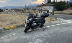 Otomobil ile çarpışan motosiklet sürücüsü yaralandı