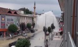 Su borusu patladı: 5 metre su fışkırdı