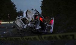 Takla atan hafif ticari araç otomobille çarpıştı: 2 ölü, 5 ağır yaralı