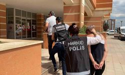 Trafik ekibinin durdurduğu motosikletteki şahısların üzerinden uyuşturucu çıktı