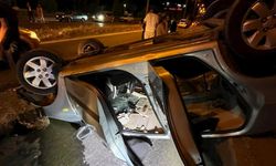 Sahil yolunda iki araç çarpıştı: Otomobillerden biri takla attı