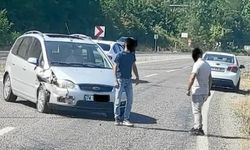 U dönüşü yapan otomobile araç çarptı: 1 yaralı
