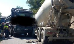 Beton mikseri ile kamyon çarpıştı: 1 yaralı