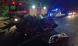 Feci kaza, araçtan geriye hurda yığını kaldı: 1 ölü, 1 yaralı