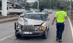 Kavşakta trafik kazası: 2 yaralı
