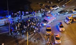 Hafif ticari kamyonet ile motosiklet çarpıştı: Yaralılar var!