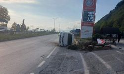 Reklam panosuna çarparak devrildi
