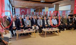 Gerine gerine protokolde oturdu: Başkan kim?