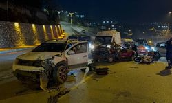 4 aracın karıştığı zincirleme kazada 3 kişi yaralandı