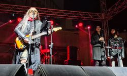 Zonguldak'ta Cumhuriyet Bayramı konserinde Valilik önü doldu, taştı