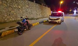 Motosiklet kaldırıma çarptı: 1 ölü, 1 yaralı
