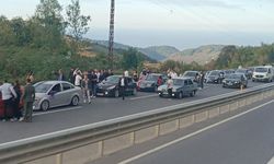 Zonguldak'ta düğün magandaları yolu kapattı: Trafikte kriz!