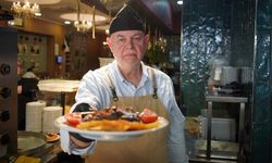 Emekli profesör, baba mirası dönerci dükkanına sahip çıkıyor