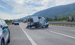 Minibüs ile hafif ticari araç çarpıştı: 5 yaralı