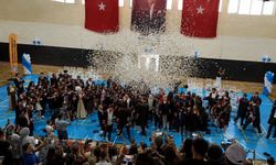 Devrek Hamidiye Anadolu lisesinden mezuniyet töreni