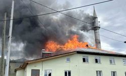 Korkutan yangında cami kullanılamaz hale geldi