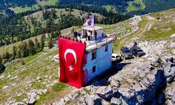 Off-road tutkunları 1850 rakımda Türk bayrağı açtı