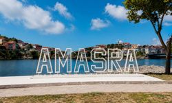 Turistik ilçe Amasra'ya ışıklı tabela