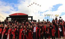 Türk Yıldızları'ndan göz kamaştıran gösteri: Binlerce vatandaş izledi