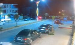 Kontrolden çıkan otomobil park halindeki araçlara çarptı