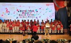 Öğrenciler sahnede devleşti, Maarif Öğrenci Korosu büyük ilgi gördü