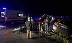 Otomobil refüje çarptı: 2 yaralı