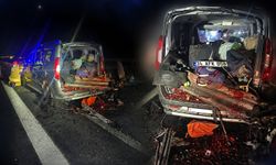 Hafif ticari araç bariyerlere saplandı 4 kişi yaralandı