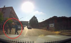 Koltuk değnekli öğrencinin yardımına zabıta personeli koştu