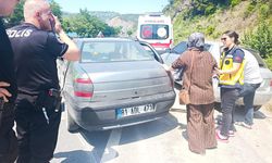 Tır ile çarpışan otomobil park halindeki araca çarptı: 2 yaralı