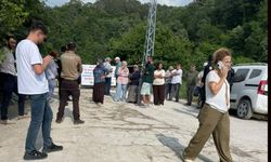 Gürültü ve tozdan bıkan mahalleli yolu kapattı