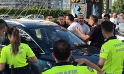 Uğur Mumcu Kavşağı'nda kavga: Sürücüler birbirine girdi