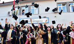 Atatürk Ortaokulu'nda mezuniyet töreni yapıldı