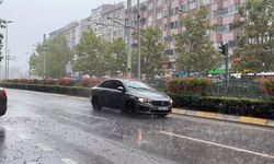 Aniden bastıran sağanak hayatı olumsuz etkiledi