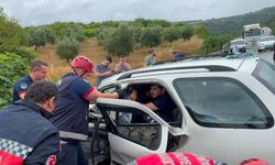 Kontrolden çıkan otomobil, önündeki tıra çarptı: 1 ölü, 2 yaralı