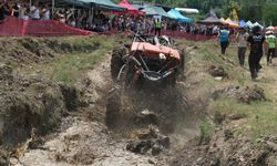 Çamur ve adrenalin dolu anlarda Off-Road tutkunları nefes kesti