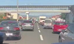 Ambulansa yol vermek için fermuar sistemini uyguladıyar