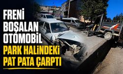 Freni boşalan otomobil park halindeki pat pata çarptı