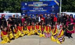Halk oyunları ekibi, 7 bin 774 kişilik horon rekoruna ortak oldu