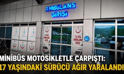 Minibüs motosikletle çarpıştı: 17 yaşındaki sürücü ağır yaralandı