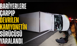 Bariyerlere çarpıp devrilen kamyonetin sürücüsü yaralandı