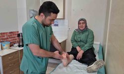 İlk ayakkabısını 51 yaşında giyebildi