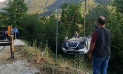 Otomobil tarlaya yuvarlandı: 3 yaralı