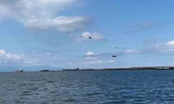 Savaş helikopterlerinin eğitim uçuşu heyecan yaşattı