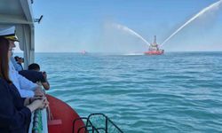 Sıcaklık 41 dereceye çıktı: Basınçlı su ile yapılan gösteri ilgi gördü