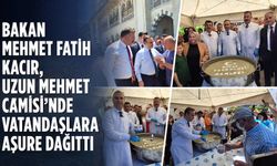 Bakan Mehmet Fatih Kacır, Uzun Mehmet Camisi'nde vatandaşlara aşure dağıttı