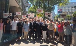 CHP önünde toplu istifa: Yeni Parti'ye geçiş başladı