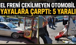 El freni çekilmeyen otomobil yayalara çarptı: 5 yaralı